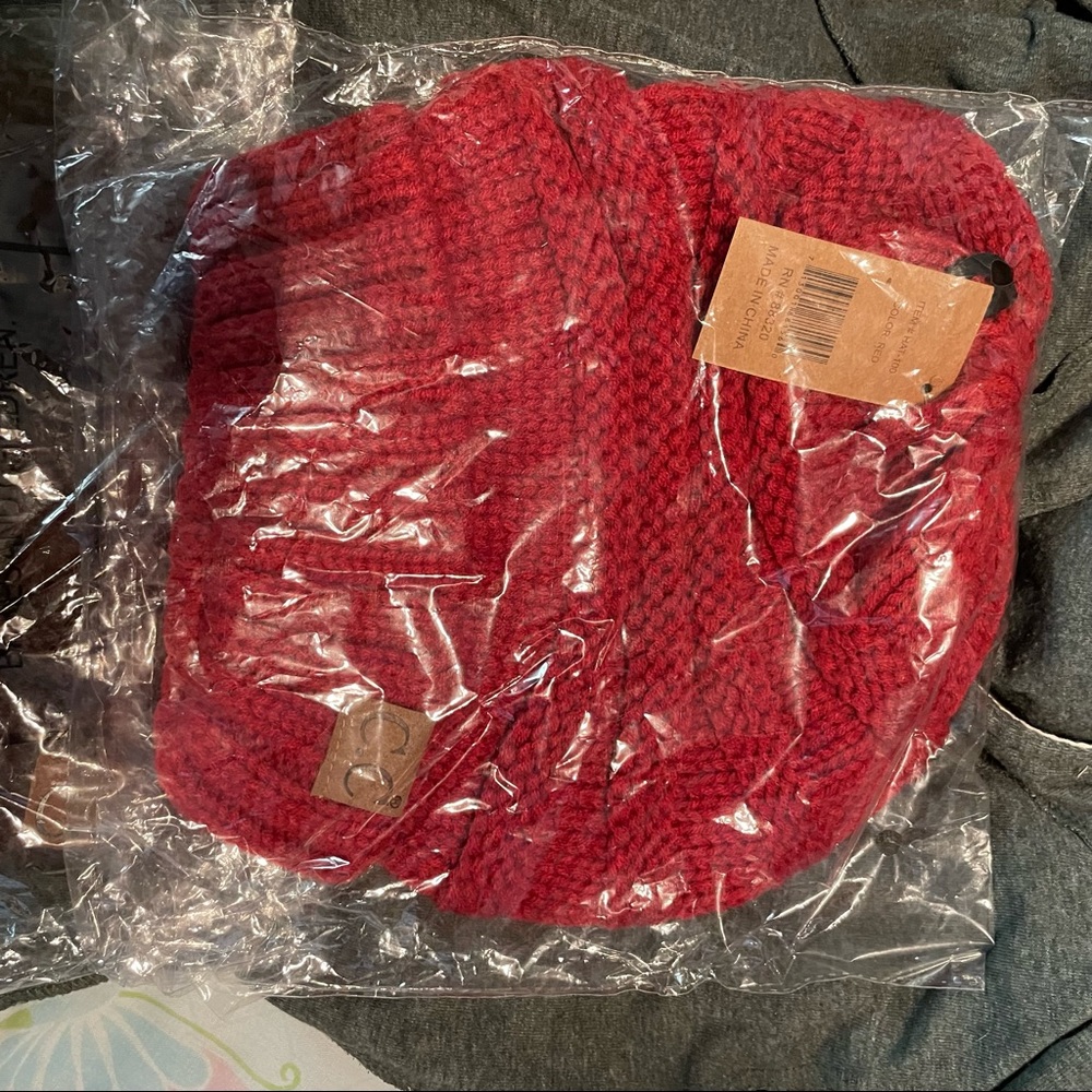 beanies brown and red SOLD SEPARATELY - Picture 5 of 13